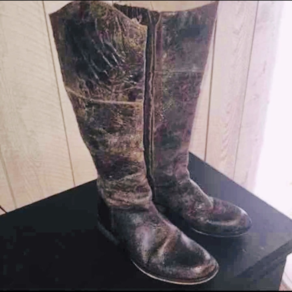 Distressed Steve Madden Boot 7.5